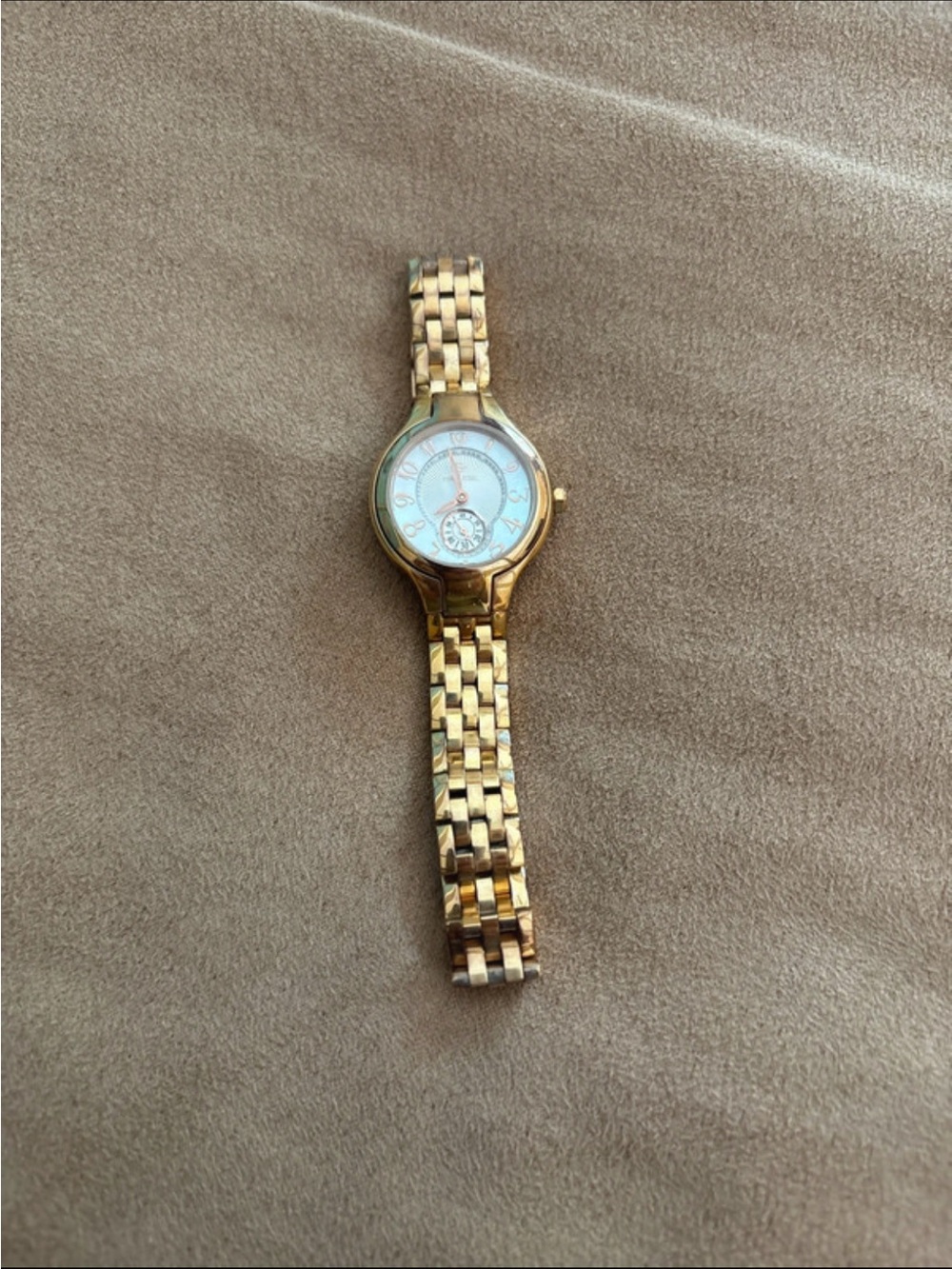 Rose Gold Women's Bracelet Watch - Elegant Classic Timepiece